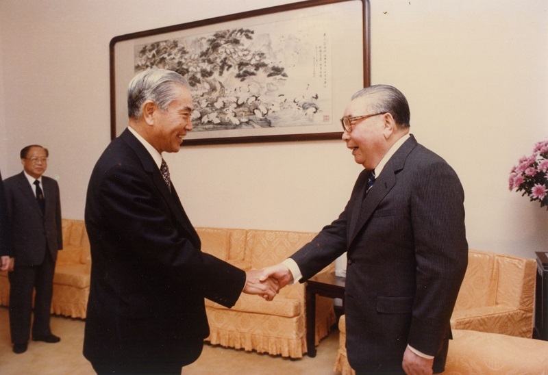 蔣經國總統接見鹿內信隆1985.10.21