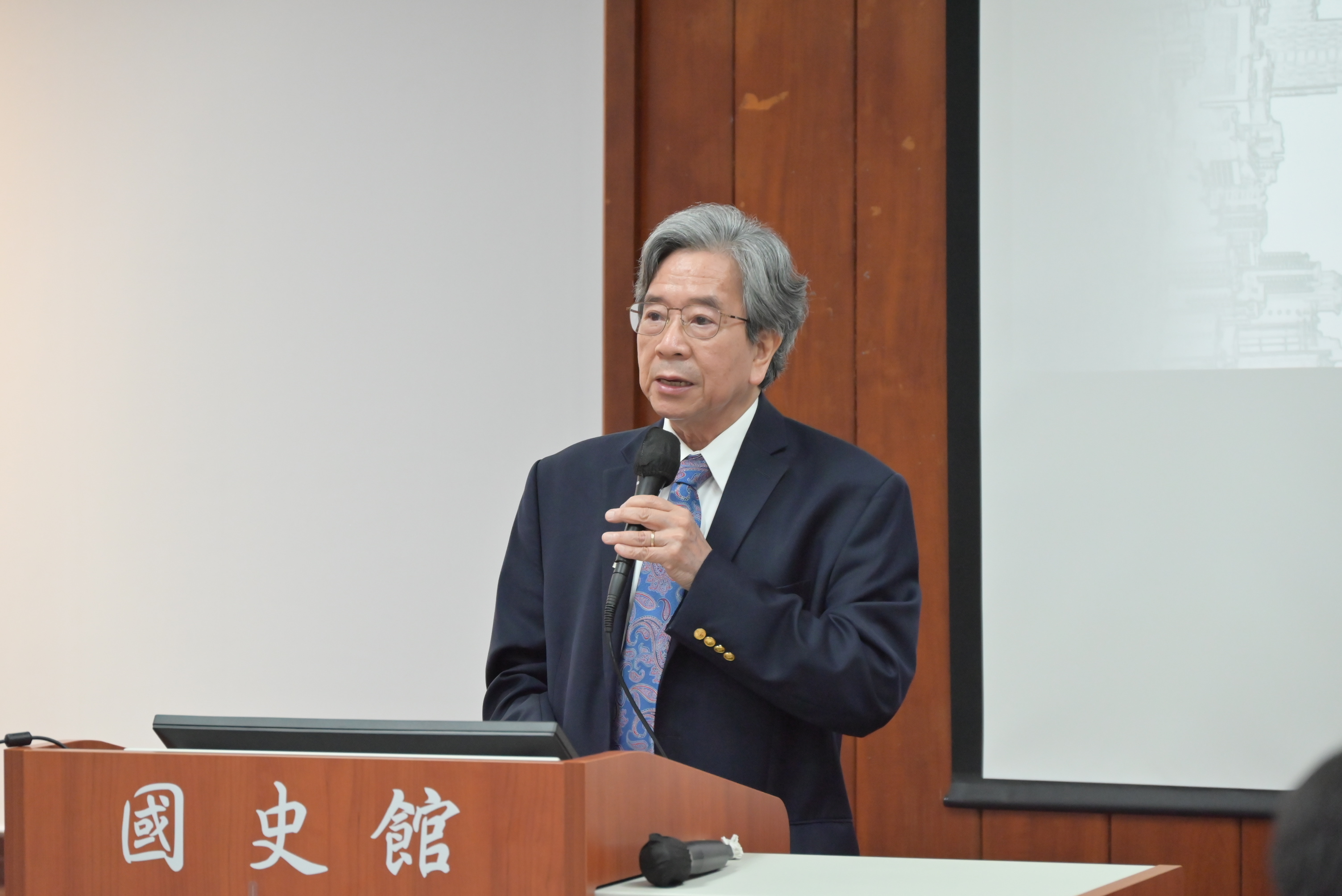 中央研究院兼任研究員蕭新煌進行主題演講