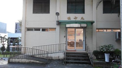 新店館區閱覽室無障礙坡道