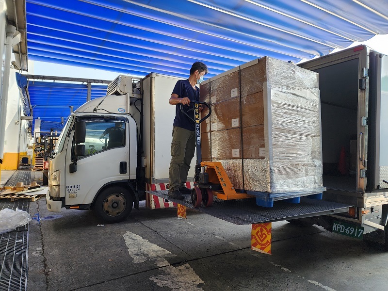 文物清點完畢後上車送回國史館